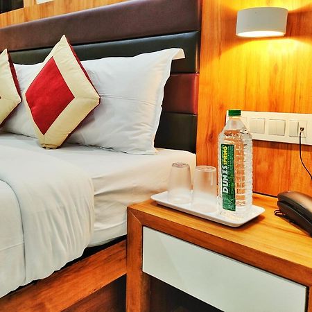 Gateway Suites Мумбаи Экстерьер фото